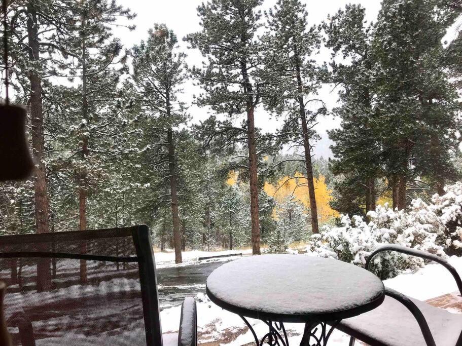 Private Hot Tub Overlooking Pikes Peak Woodland Park Exterior photo